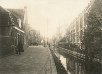 222726 Gezicht op de Gruttersdijk te Utrecht met rechts de Oosterstroom.